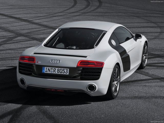 Audi R8 V10 фото