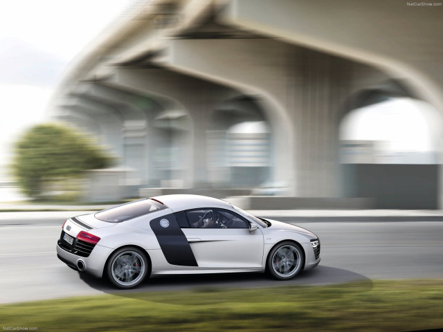 Audi R8 V10 фото