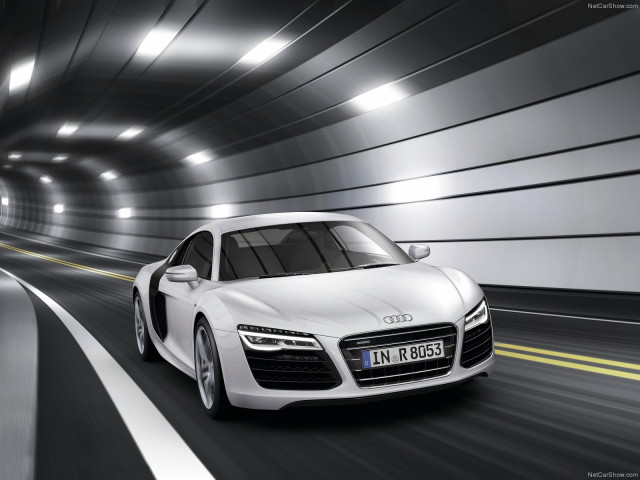 Audi R8 V10 фото