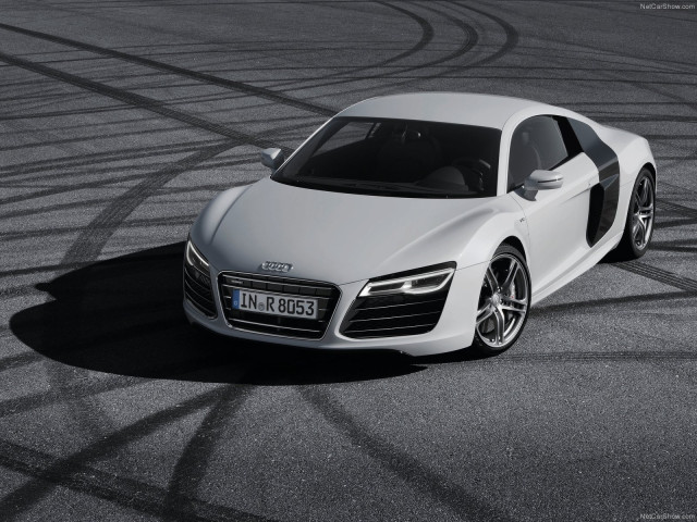 Audi R8 V10 фото