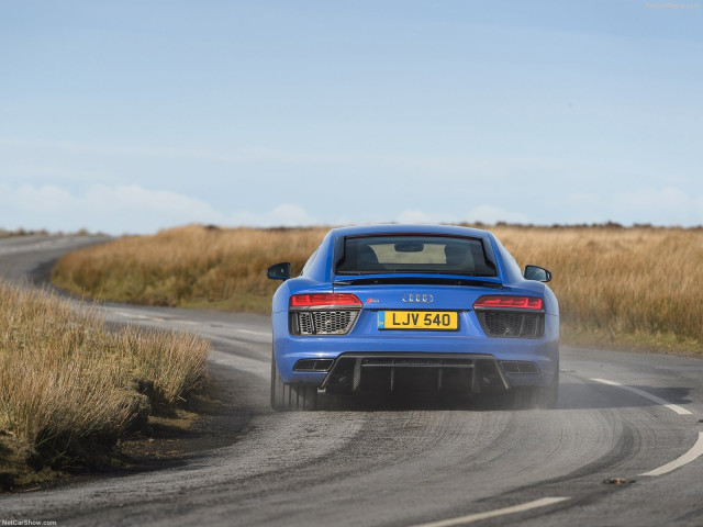 Audi R8 V10 фото