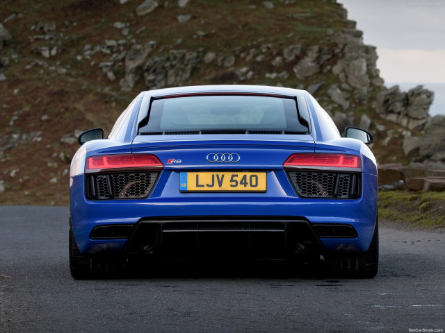 Audi R8 V10 фото