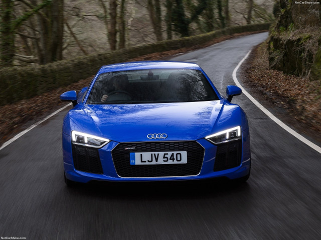 Audi R8 V10 фото