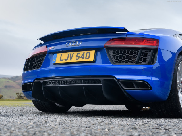 Audi R8 V10 фото