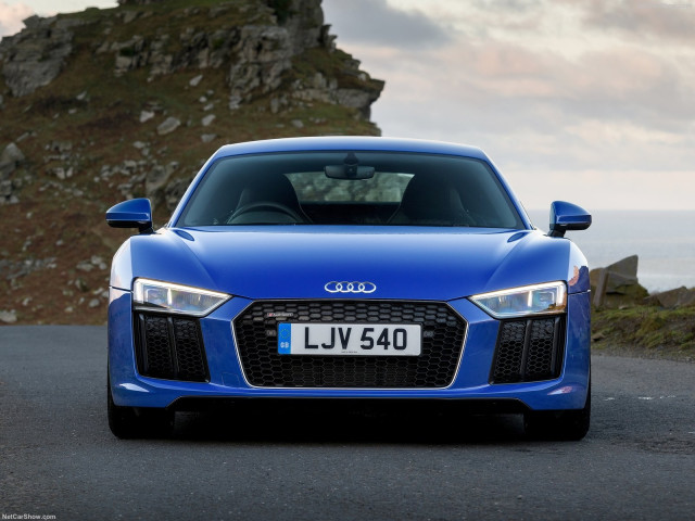 Audi R8 V10 фото