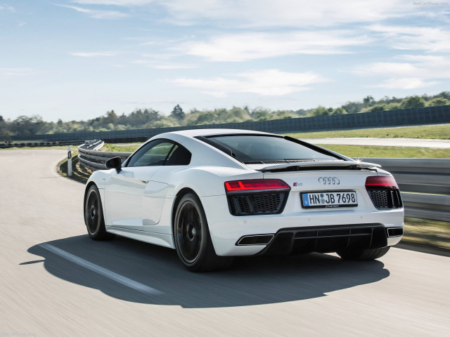 Audi R8 V10 фото