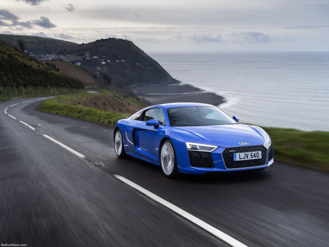 Audi R8 V10 фото