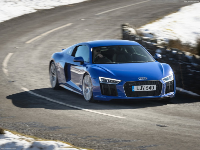 Audi R8 V10 фото