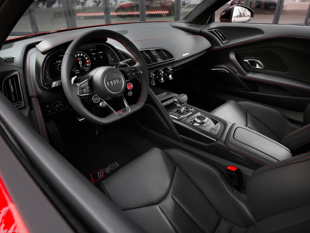 Audi R8 V10 фото