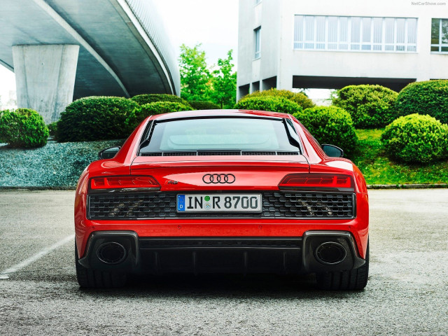 Audi R8 V10 фото