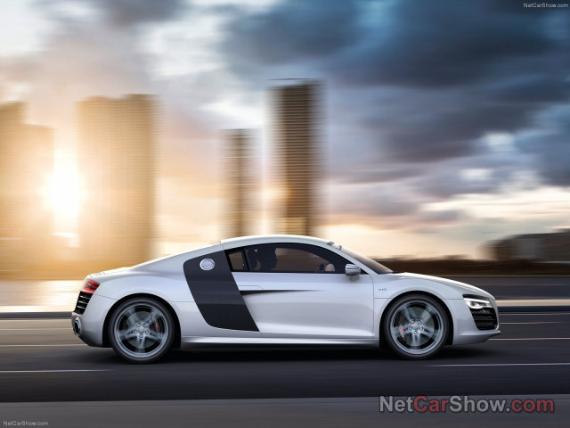 Audi R8 V10 фото