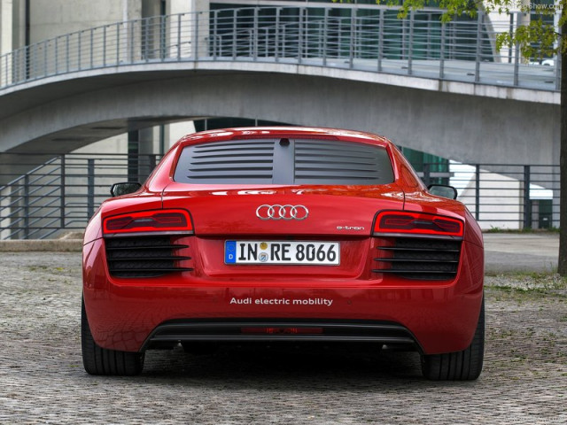 Audi R8 фото