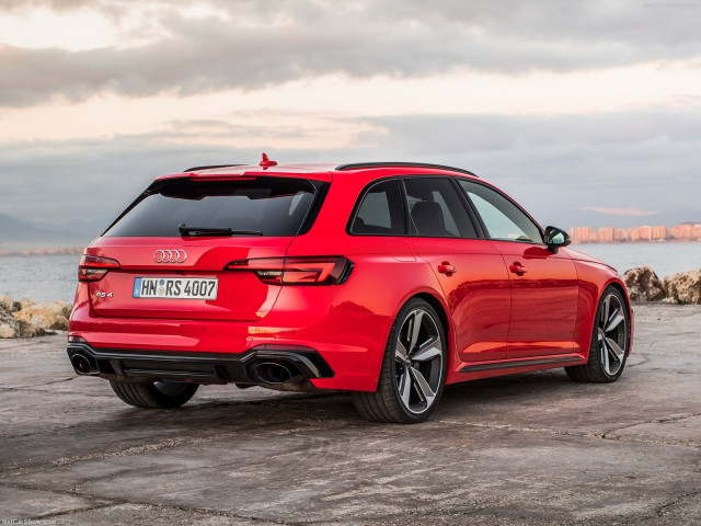 Audi RS4 Avant фото