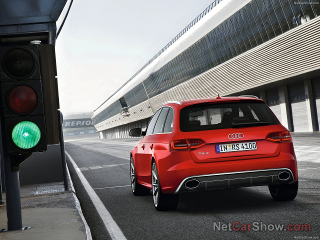 Audi RS4 Avant фото