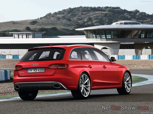 Audi RS4 Avant фото