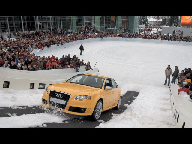 Audi RS4 фото