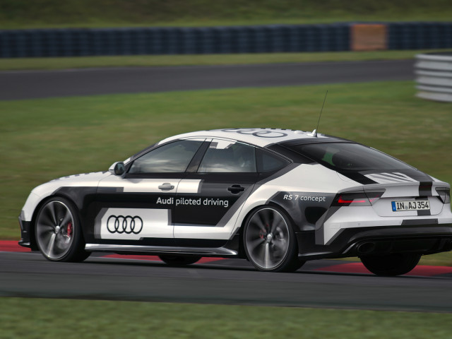 Audi RS7 Piloted Driving фото