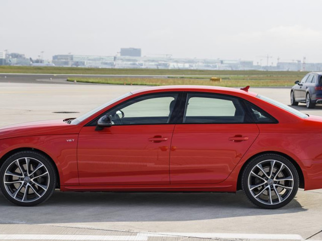 Audi S4 фото