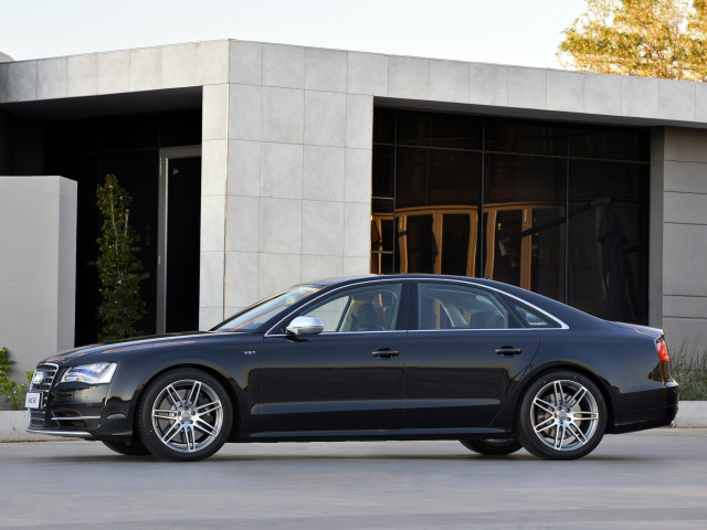 Audi S8 фото