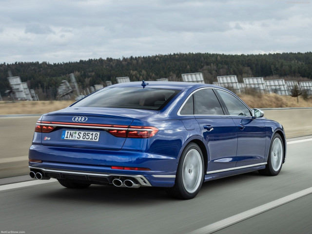 Audi S8 фото