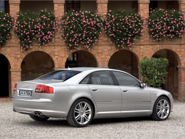 Audi S8 фото