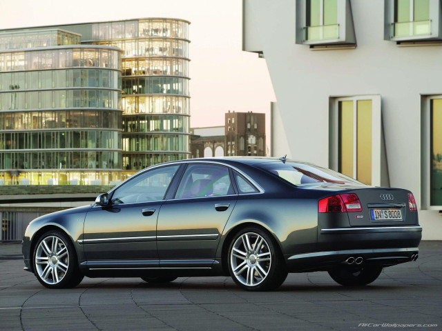 Audi S8 фото