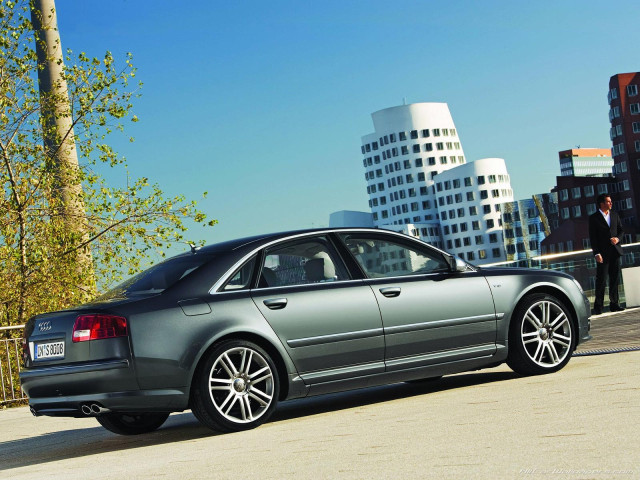 Audi S8 фото