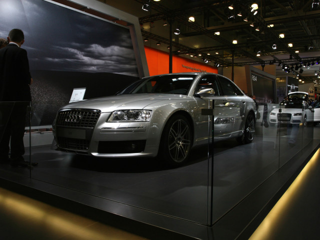 Audi S8 фото