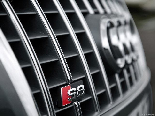 Audi S8 фото