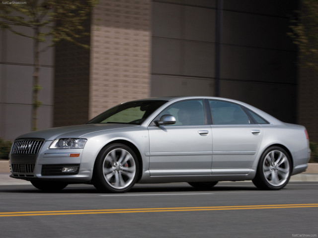 Audi S8 фото