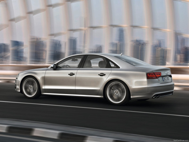 Audi S8 фото