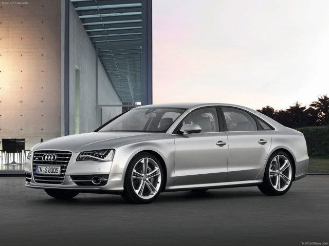 Audi S8 фото