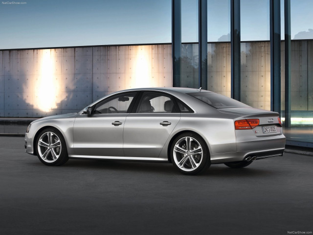 Audi S8 фото