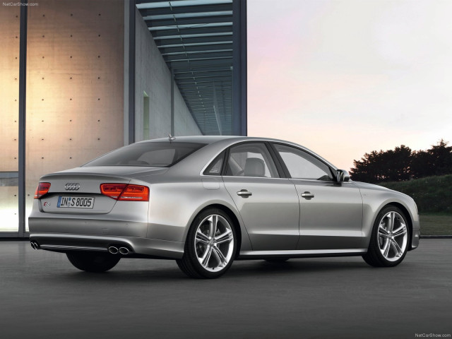 Audi S8 фото