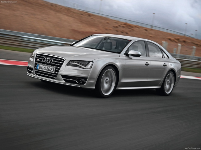 Audi S8 фото