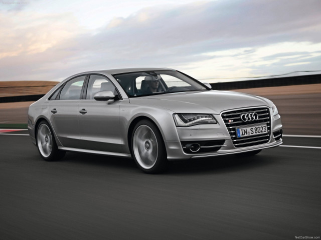 Audi S8 фото