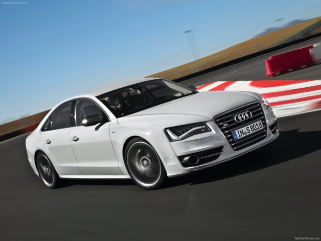 Audi S8 фото