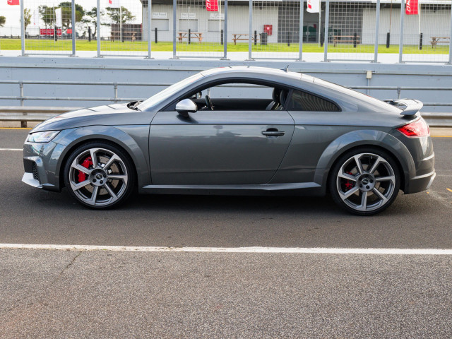 Audi TT RS фото