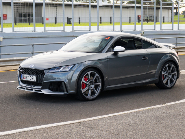 Audi TT RS фото