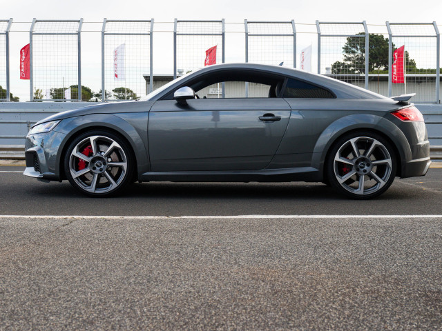 Audi TT RS фото