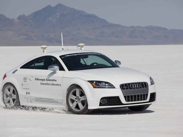 Audi TTS Autonomous фото