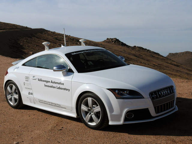 Audi TTS Autonomous фото