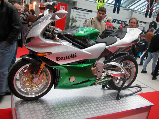 Benelli Tornado Tre 900 фото