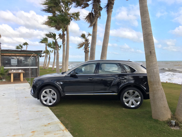 Bentley Bentayga фото