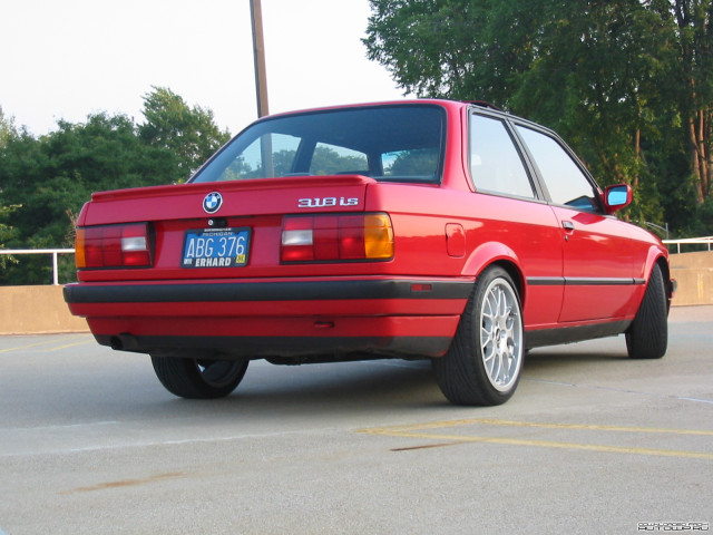 BMW 3-series E30 фото