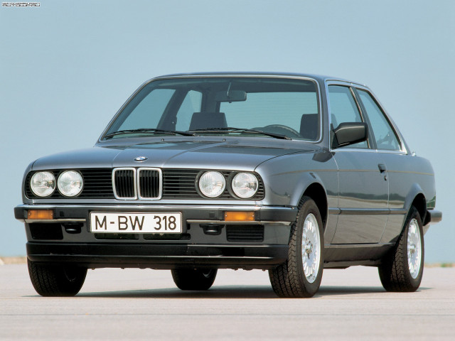 BMW 3-series E30 фото