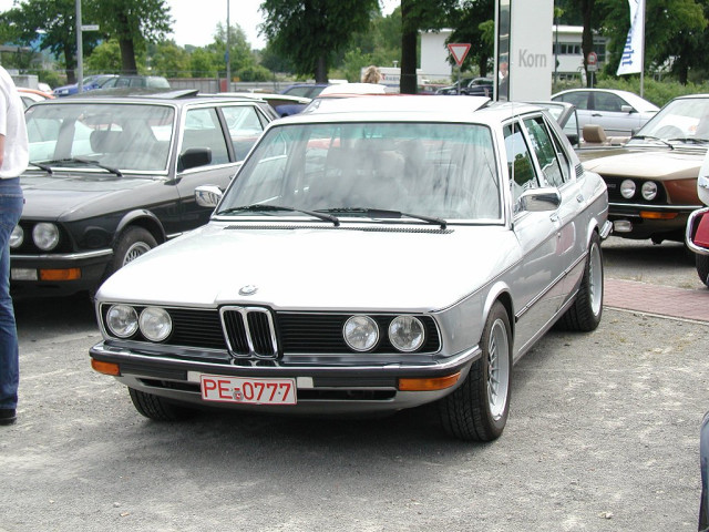 BMW 5-series E12 фото