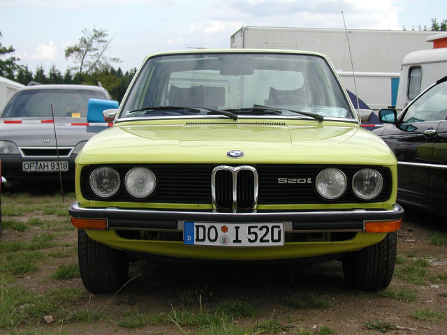 BMW 5-series E12 фото