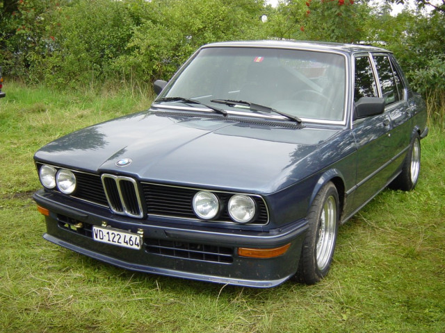 BMW 5-series E12 фото