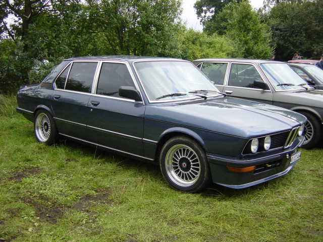 BMW 5-series E12 фото